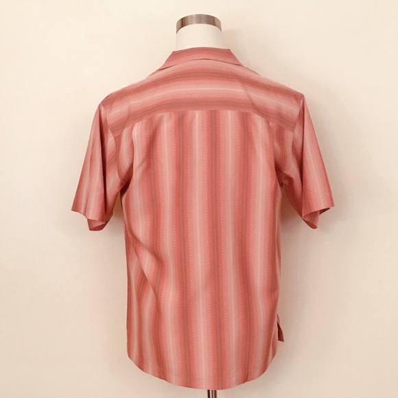 Tommy Bahama Men’s camp shirt - Picture 2 of 4